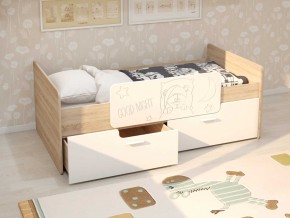 Кровать Умка дуб сонома с белыми ящиками и ограничителем в Тарко-Сале - tarko-sale.magazinmebel.ru | фото